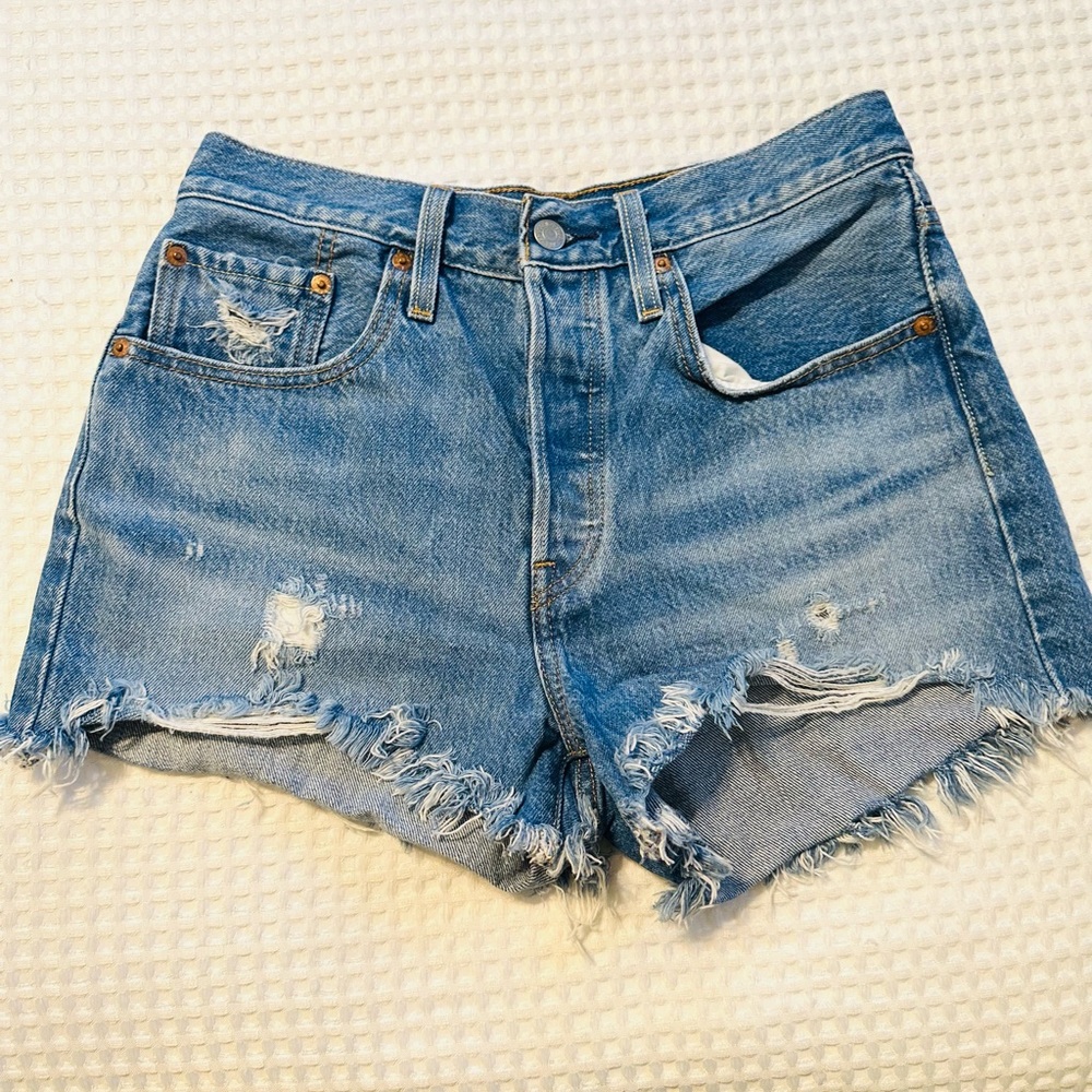 Levi high rise shorts